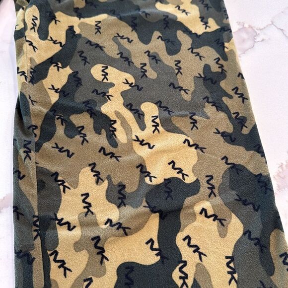 MK - Michael Kors Collection Men’s PJ Pants. Large. Green Camouflage Print. - Picture 2 of 4